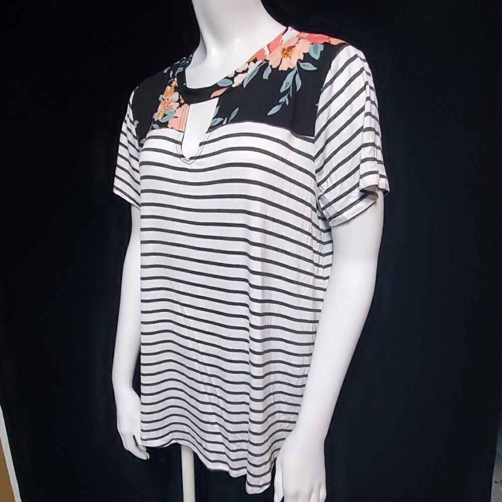 Flawless Gray & White Striped Short Sleeve Tee (S)